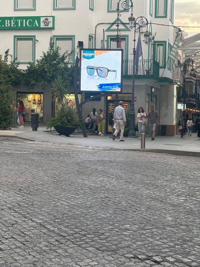 Pantalla LED en la puerta del Ayuntamiento de Morón